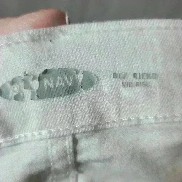 Old Navy Boyfriend fit Mid rise button down women's jean shorts. - Picture 6 of 7